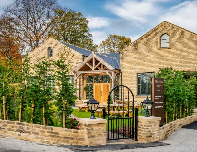 Manor House Lindley exterior